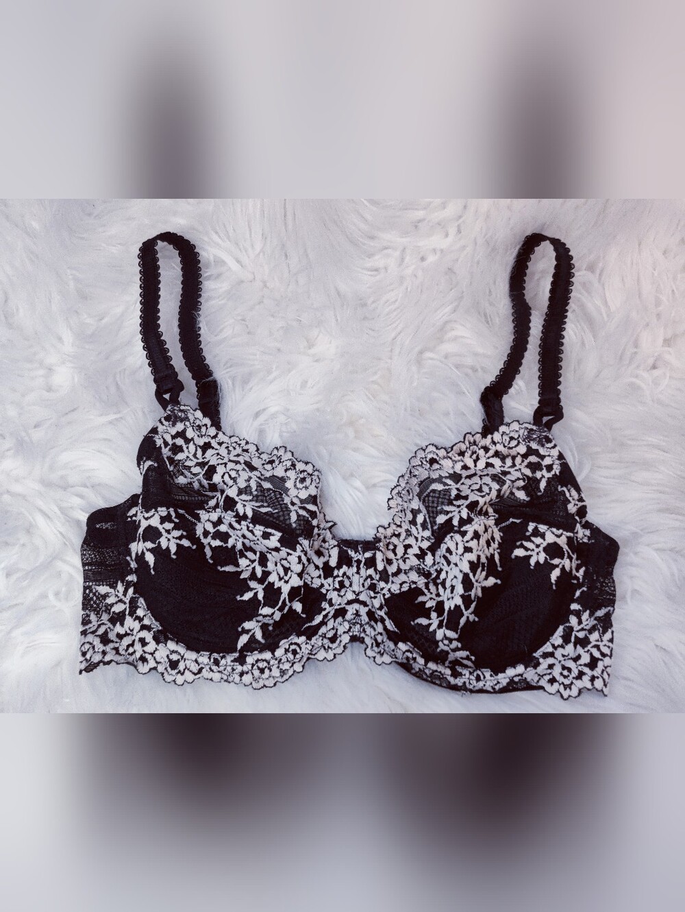 Wacoal Embrace Lace Unlined Underwire Bra 65191 32C Black Floral Lace Embroidery